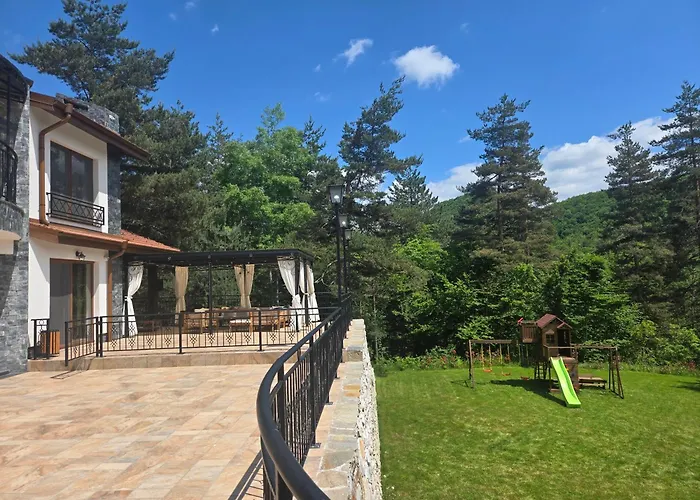 Вилла планинска алтеа *